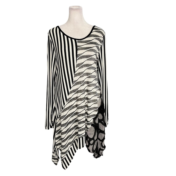 Aster by Firmiana Black White Striped Asymmetrical Hem Tunic Size Medium - Picture 1 of 5